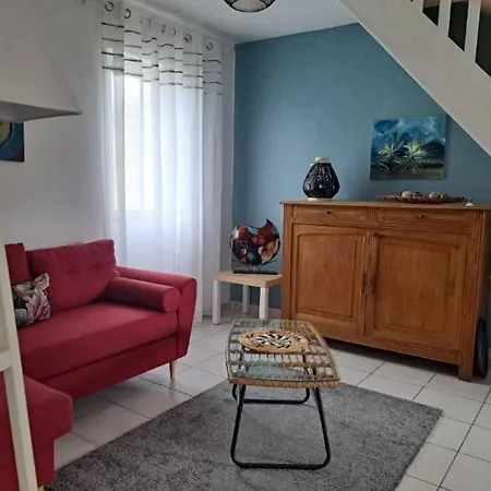 Holiday home Maison Spacieuse Sur 2 Etages Completement Renovee