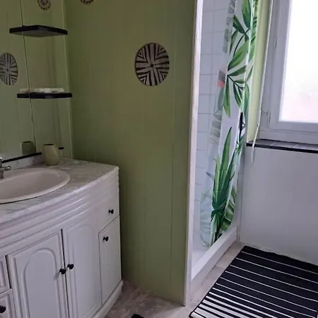 Maison Spacieuse Sur 2 Etages Completement Renovee Holiday home *