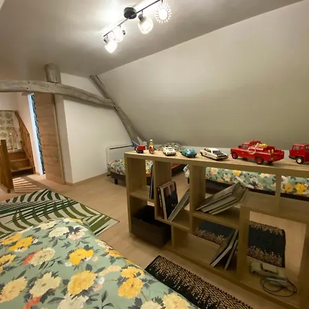 Maison Spacieuse Sur 2 Etages Completement Renovee Holiday home *