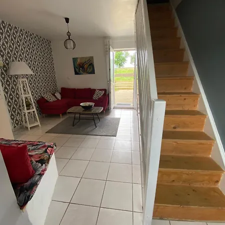 Maison Spacieuse Sur 2 Etages Completement Renovee Holiday home *