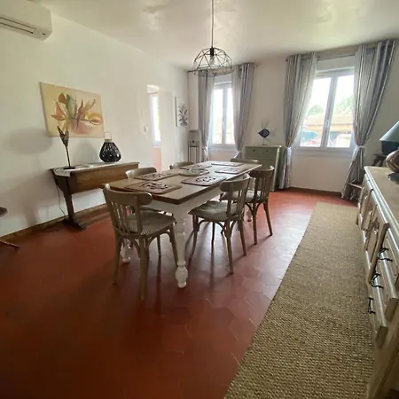 Maison Spacieuse Sur 2 Etages Completement Renovee Marolles (Oise)