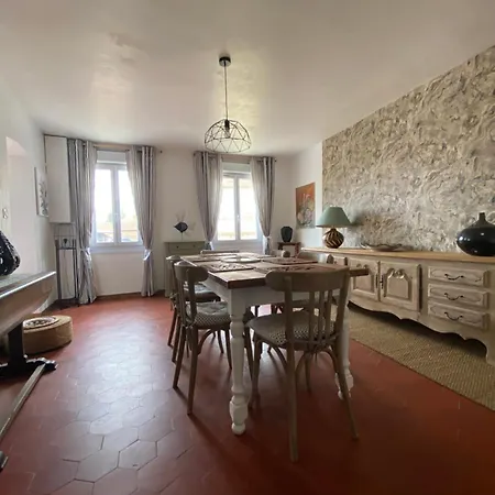 Maison Spacieuse Sur 2 Etages Completement Renovee